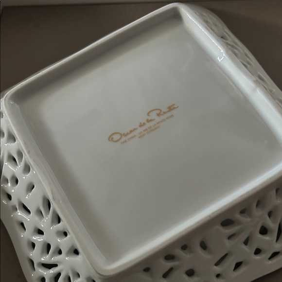 Oscar de la Renta White and Gold Square Porcelain China plate - Picture 2 of 3